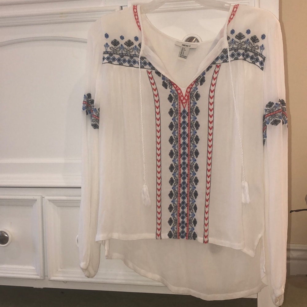 Super cute white blouse!❤️
